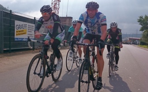 Gute Stimmung beim Rennradfahren.