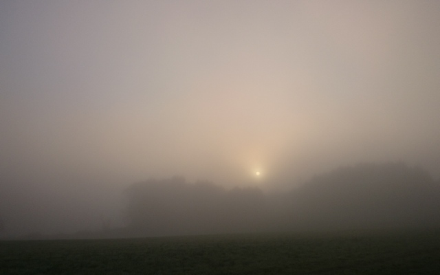Sonnenaufgang über Michelbach im Nebel.