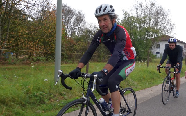 Peter hat einen großen Motor.