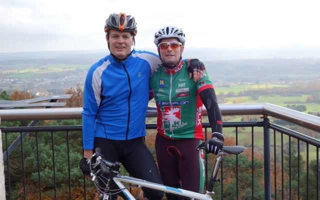 Gute Freunde beim Gipfelfoto ...