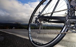 Der Himmel ist düster und an der Kette Rost. Schäm dich. ;-)