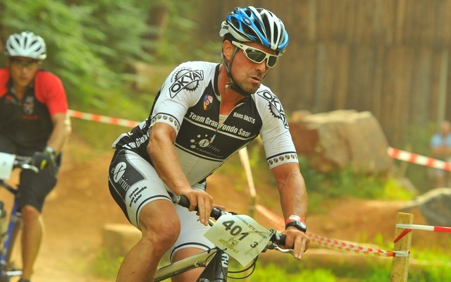 Gebräunt vom Staub.