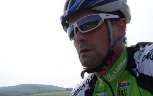 Radfahren ist hinfallen und wieder aufstehen. Zitat: Walter Godefroot.