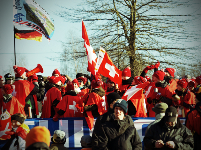 Die Fans feiern den Radsport.