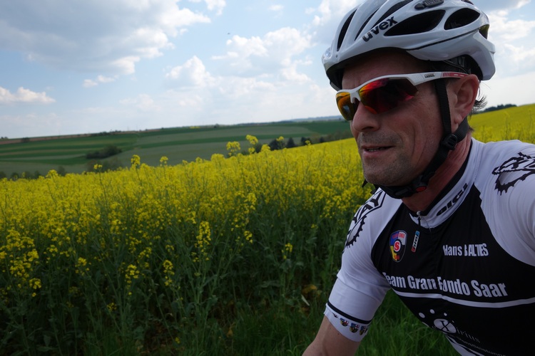 Entlang der Rapsfelder ...